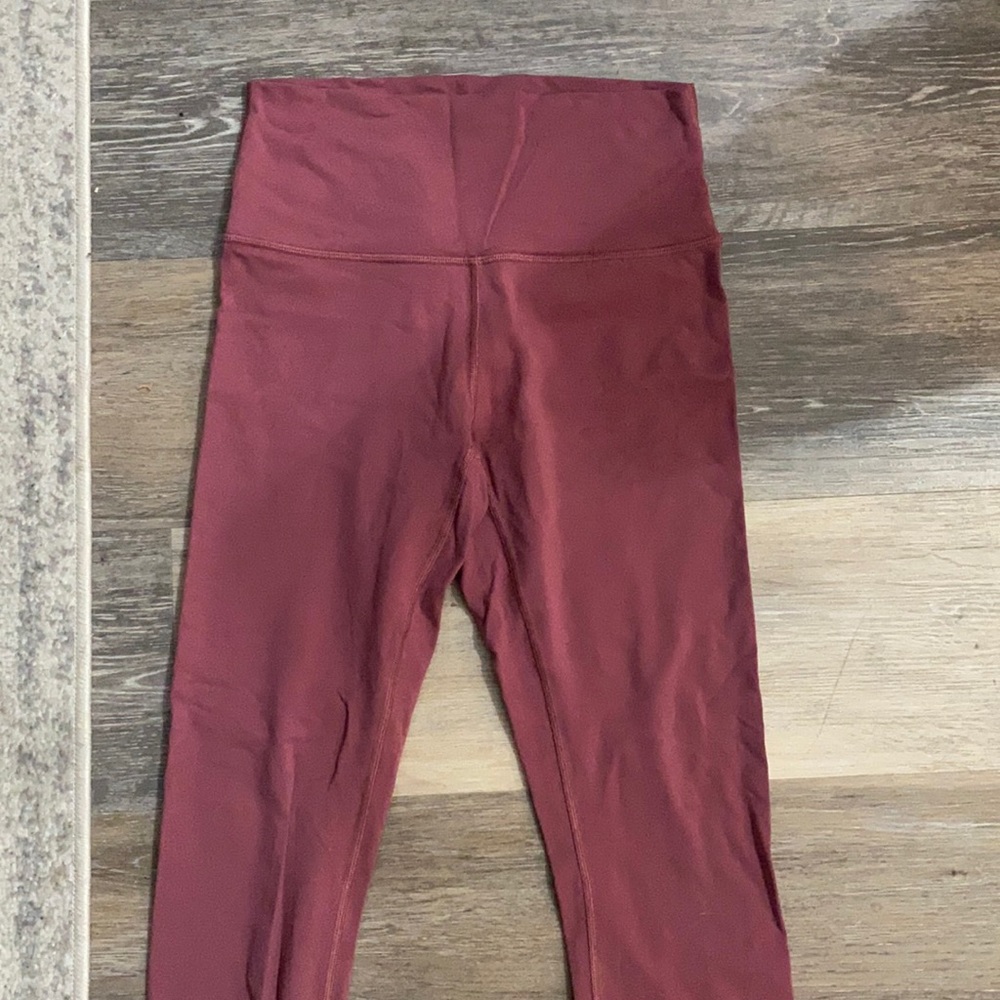 Lululemon size 6 wunder unders